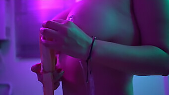 Natalie Se Fait Plaisir Sensuellement Avec De La Nourriture Sur Tout Son Corps Dans Une Vidéo De Sexe Amateur Pour Adolescents