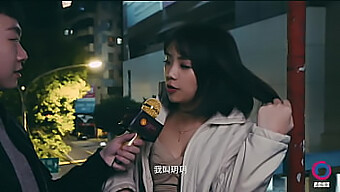 El encuentro íntimo de Yueyue con un comisario de la calle