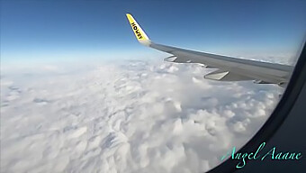 Pipe En Cabine D'Avion Avec Une Jeune Amatrice