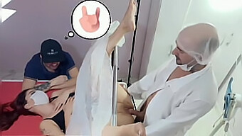 Marido e esposa se envolvem em atos sexuais com um ginecologista nada ortodoxo!