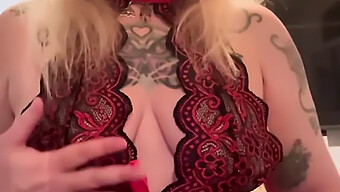 Mulher Madura Tatuada E Perfurada Em Vídeo Caseiro