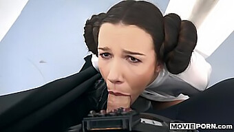 Una Principessa Cosplay Si Fa Scopare Il Culo In Un Porno A Tema Star Wars