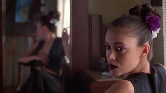 Penampilan Sensual Alyssa Milano Dalam Adegan 