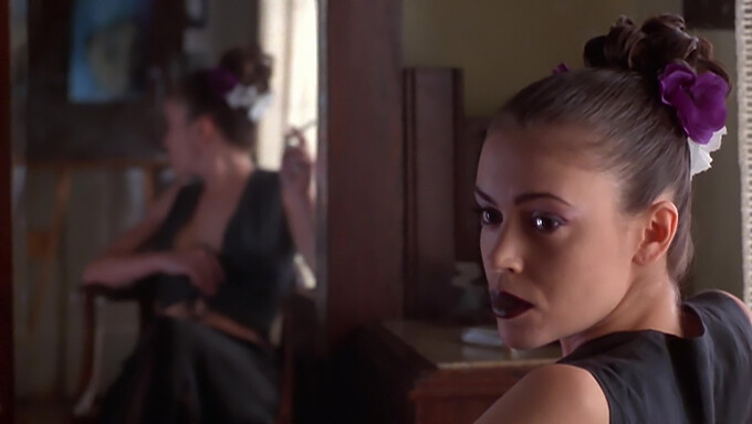 La performance sensuelle d'Alyssa Milano dans la scène "Lily" de "Poison Ivy 2"