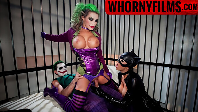 Joker và Cat Woman: Một cuộc tình ba nóng bỏng với những bộ phim đầy kích thích