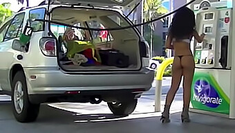 Nikki Brazil Montre Son Derriere Impeccable En Public: Le Délice D'Un Voyeur