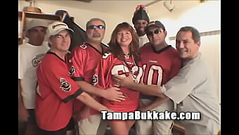 Tampa Milfs สนุกสนานกันอย่างเป็นบ้าเป็นหลังและจบด้วย Bukkake!