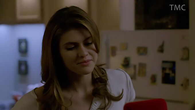 Alexandra Daddario's hotte scene i HBO's amerikanske kriminaldrama