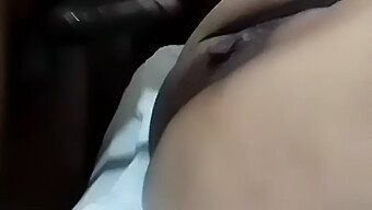 Wanita Tua Memuaskan Dirinya Sendiri Dengan Zakar Besar Dalam Video Buatan Sendiri