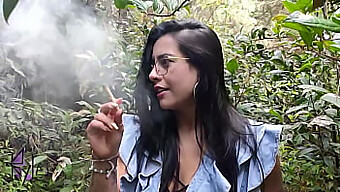 ¡Un encuentro casual en el bosque lleva a sexo crudo y compromiso en las redes sociales con Kylei Ellish!