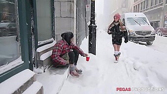 Kate Brixxton Si Impegna In Un Sesso Tabù Con Una Persona Di Strada A Montreal, Pegas Productions