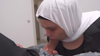 Amateur Muslim Milf Gets Surprised By Dickflash In Hospital Waiting Room.