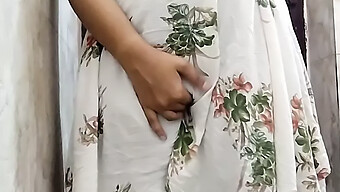 Indian Amateur Wife'S Steamy Anal Fingering Session