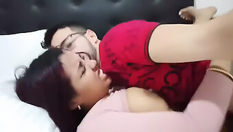 Cô Gái Trẻ Latina Đối Đầu Với Một Con Cặc Lớn Trong Video Pov