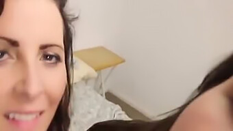 Vídeo Pov De Un Trío Lésbico Con Una Milf Y Una Cougar