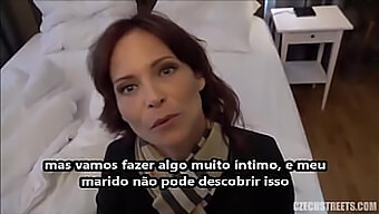 Assista Enquanto Um Completo Estranho Faz Um Boquete Em Uma Milf Neste Lendário Vídeo