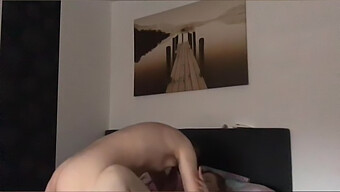 Jenny'S Vroege Ochtendrush In Duitse Porno