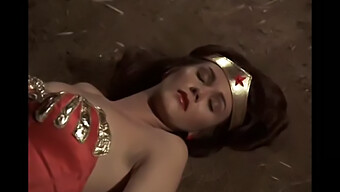 Lynda Carter I Ett Sensuellt Möte Som Wonder Woman