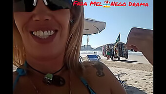 Moglie Interrazziale Mostra Le Sue Doti In Una Spiaggia Affollata