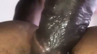 Gadis Jamaica Muda Menerima Creampie Dari Kontol Hitam Besar.