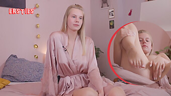 Jolien, Una Bionda Con Grandi Tette Naturali, Si Diverte In Un Gioco Da Sola Con Lingerie Sexy E Primo Piano Del Suo Sfregamento Del Suo Clitoride