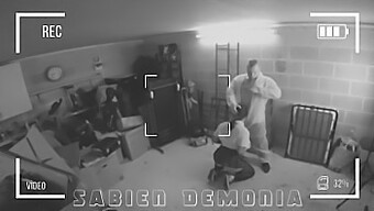 Leidenschaftliche Begegnung Von Sabien Demonia Mit Schulmitarbeiterin Auf Cctv Festgehalten