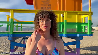 Amatorska Żydowska Milfka Angażuje Się W Publiczne Spotkanie Na Plaży Z Przypadkowym Mężczyzną W Bikini.