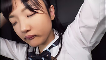 Asiatisk Tonårssex Med Bondage Och Creampie: En Viral Video